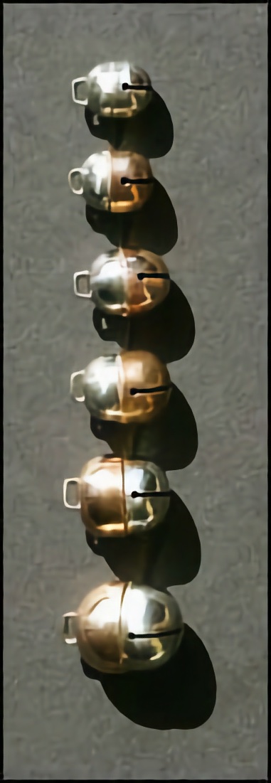 Two Tone Acorn-shaped Bells<br>Loud & Clear Sound<br>Six Sturdy Sizes